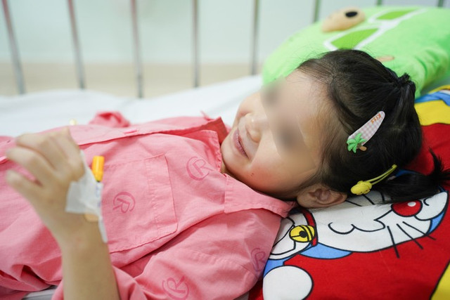 Phẫu thuật thành công cho bé gái mắc bệnh Kawasaki hiếm gặp - Hình 2 Phau thuat thanh cong cho be gai mac benh Kawasaki hiem gap-Hinh-2