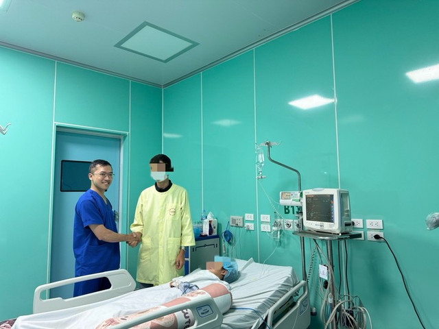 Bé gái 13 tuổi sốc phản vệ nguy kịch vì bị ong đốt - Hình 2 Be gai 13 tuoi soc phan ve nguy kich vi bi ong dot-Hinh-2