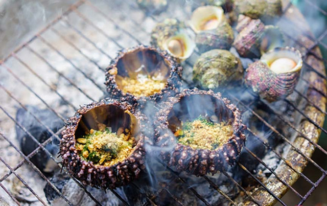 Top đặc sản tươi ngon, hút du khách tại hòn đảo Quảng Ninh - Hình 5 Top dac san tuoi ngon, hut du khach tai hon dao Quang Ninh-Hinh-5
