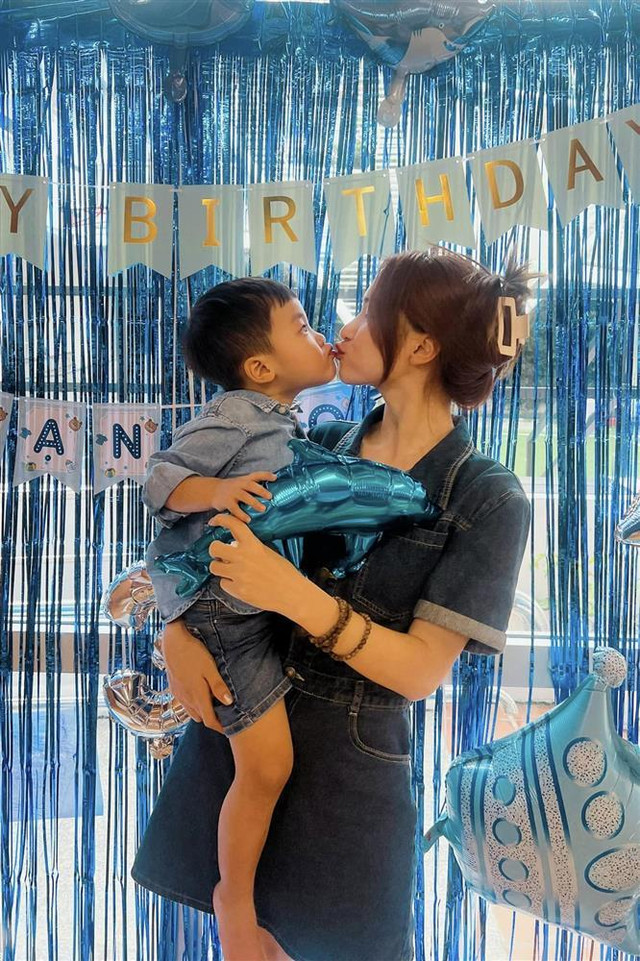 Phản ứng Hòa Minzy khi được khuyên nhanh có bạn trai - Hình 5 Phan ung Hoa Minzy khi duoc khuyen nhanh co ban trai-Hinh-5
