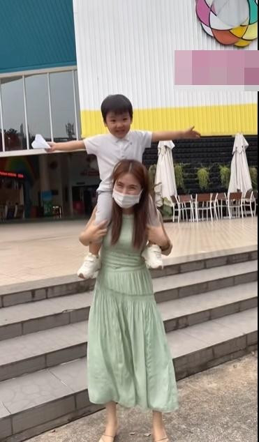 Phản ứng Hòa Minzy khi được khuyên nhanh có bạn trai - Hình 2 Phan ung Hoa Minzy khi duoc khuyen nhanh co ban trai-Hinh-2
