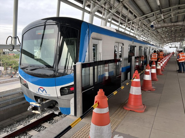 Metro Bến Thành - Suối Tiên sẵn sàng chạy thử nghiệm vào sáng 21/12 Metro Ben Thanh - Suoi Tien san sang chay thu nghiem vao sang 21/12