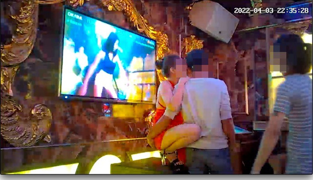 Bị ép tiếp khách, cô gái nhảy lầu quán karaoke Idol giờ ra sao? - Hình 2 Bi ep tiep khach, co gai nhay lau quan karaoke Idol gio ra sao?-Hinh-2