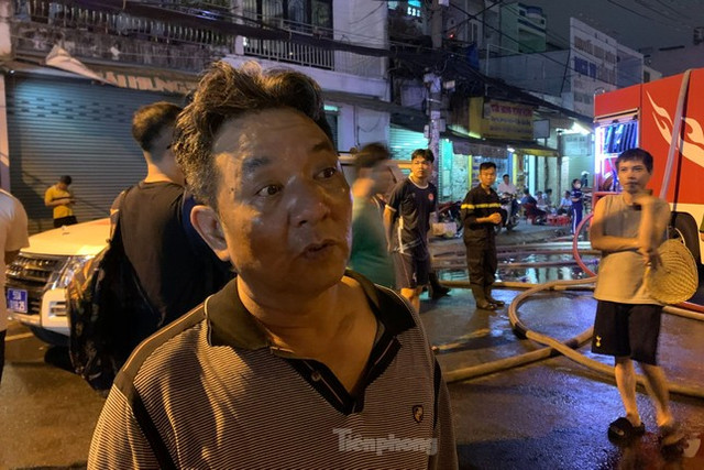 Xót xa nghe nhân chứng kể vụ cháy dãy nhà ven kênh Tàu Hủ Xot xa nghe nhan chung ke vu chay day nha ven kenh Tau Hu