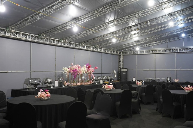 Phòng chờ sang chảnh phủ đầy hoa của Blackpink tại sân Mỹ Đình - Hình 2 Phong cho sang chanh phu day hoa cua Blackpink tai san My Dinh-Hinh-2