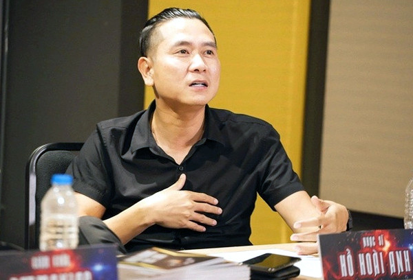 Hồ Hoài Anh đang gặp lãnh đạo Học viện âm nhạc để giải trình Ho Hoai Anh dang gap lanh dao Hoc vien am nhac de giai trinh
