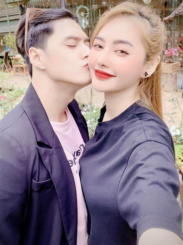 Linh Chi khoe giấy đăng ký kết hôn, nhắc đến "nghịch cảnh" - Hình 4 Linh Chi khoe giay dang ky ket hon, nhac den