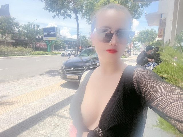 Vẻ gợi cảm của "vợ Giám đốc CDC Đông Bình" Đào Hoàng Yến - Hình 3 Ve goi cam cua