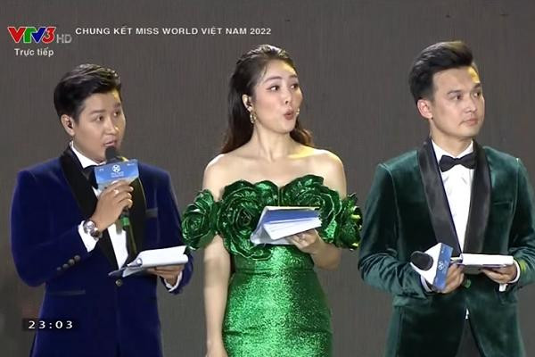 Dàn MC chung kết Miss World Vietnam 2022 mắc lỗi gây cười - Hình 4 Dan MC chung ket Miss World Vietnam 2022 mac loi gay cuoi-Hinh-4