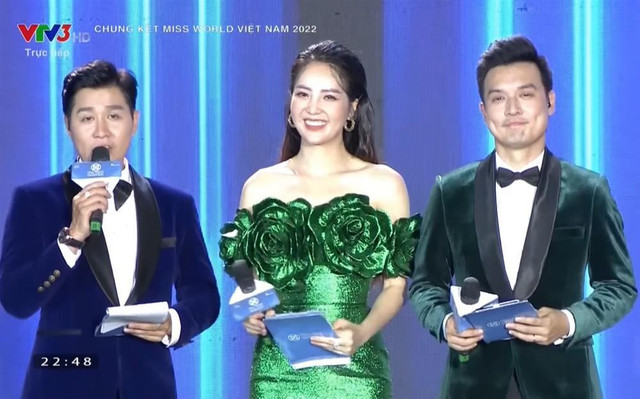 Dàn MC chung kết Miss World Vietnam 2022 mắc lỗi gây cười - Hình 3 Dan MC chung ket Miss World Vietnam 2022 mac loi gay cuoi-Hinh-3