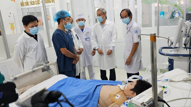 Hơn 500 người ngộ độc bánh mì: Cứu chữa kịp thời người bệnh Hon 500 nguoi ngo doc banh mi: Cuu chua kip thoi nguoi benh