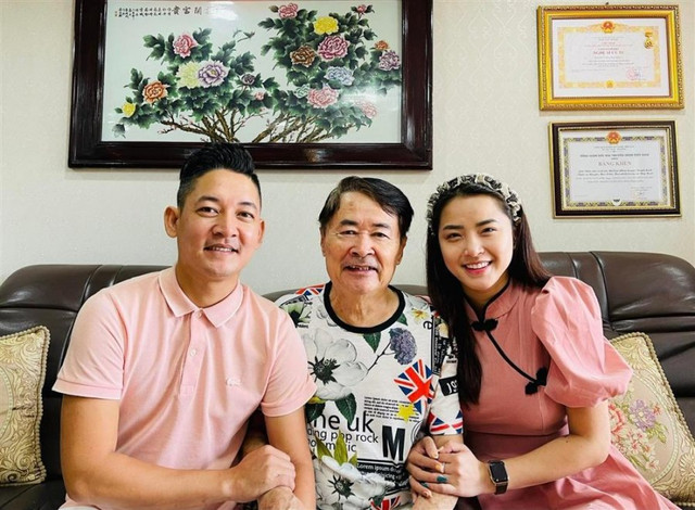Hải Băng sinh nhật tuổi 33 được bố chồng tặng 2 cây vàng Hai Bang sinh nhat tuoi 33 duoc bo chong tang 2 cay vang