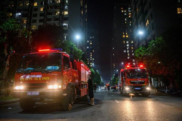 Chung cư Công Lý và bà xã kém 15 tuổi ở bất ngờ bị cháy - Hình 3 Chung cu Cong Ly va ba xa kem 15 tuoi o bat ngo bi chay-Hinh-3