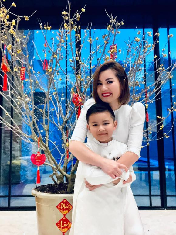 Vợ cũ Đan Trường khoe hành động ga lăng của quý tử - Hình 6 Vo cu Dan Truong khoe hanh dong ga lang cua quy tu-Hinh-6