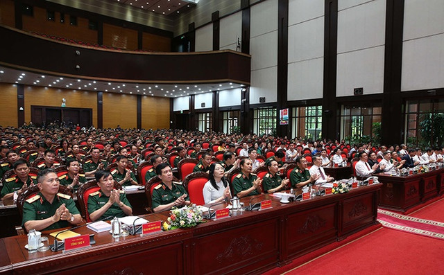 Ra mắt sách của Tổng Bí thư Nguyễn Phú Trọng về đường lối quân sự Ra mat sach cua Tong Bi thu Nguyen Phu Trong ve duong loi quan su
