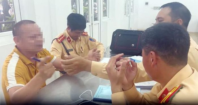 Nhà vợ “ép rượu”, con rể vi phạm nồng độ cồn kịch khung Nha vo “ep ruou”, con re vi pham nong do con kich khung