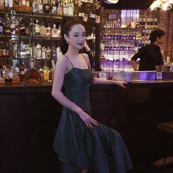 Nhã Phương gầy gò trơ xương ức giữa lúc đang mang bầu lần 2 - Hình 6 Nha Phuong gay go tro xuong uc giua luc dang mang bau lan 2-Hinh-6