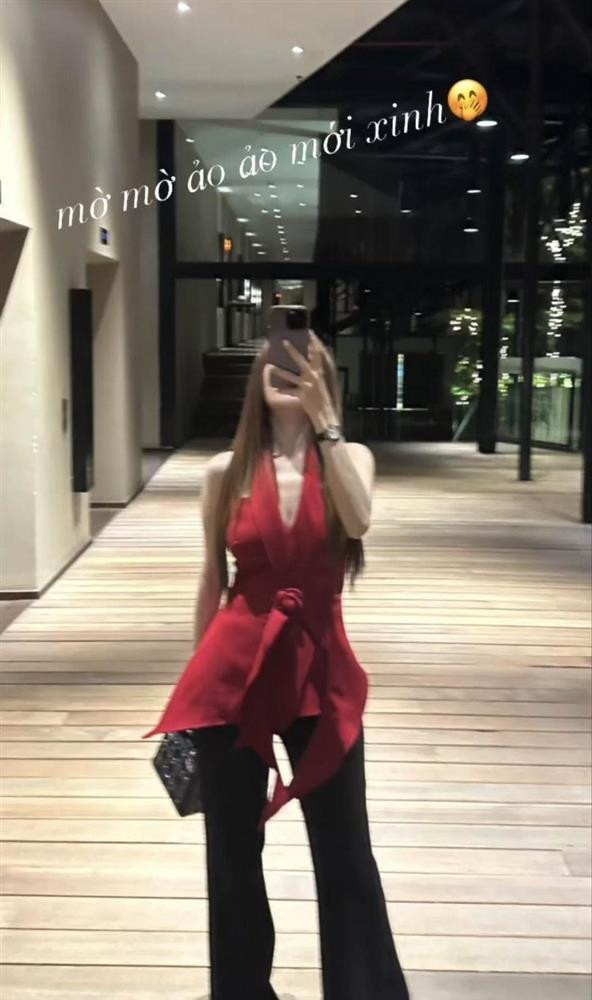 Nhã Phương gầy gò trơ xương ức giữa lúc đang mang bầu lần 2 - Hình 3 Nha Phuong gay go tro xuong uc giua luc dang mang bau lan 2-Hinh-3