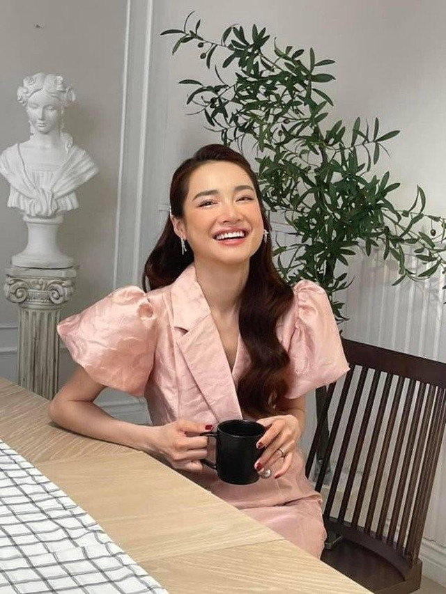 Nhã Phương gầy gò trơ xương ức giữa lúc đang mang bầu lần 2 - Hình 9 Nha Phuong gay go tro xuong uc giua luc dang mang bau lan 2-Hinh-9