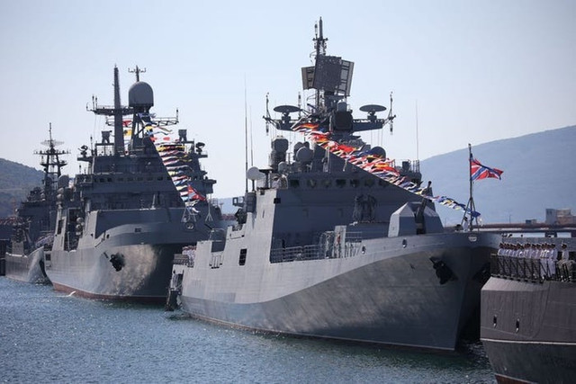 Nga khai hỏa phòng không, bắn hạ tên lửa tập kích quân cảng Crimea Nga khai hoa phong khong, ban ha ten lua tap kich quan cang Crimea