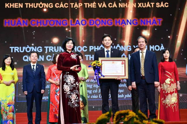 Bộ trưởng Bộ GD&ĐT Nguyễn Kim Sơn: Mong nghề luôn giữ được sự tôn nghiêm Bo truong Bo GD&DT Nguyen Kim Son: Mong nghe luon giu duoc su ton nghiem