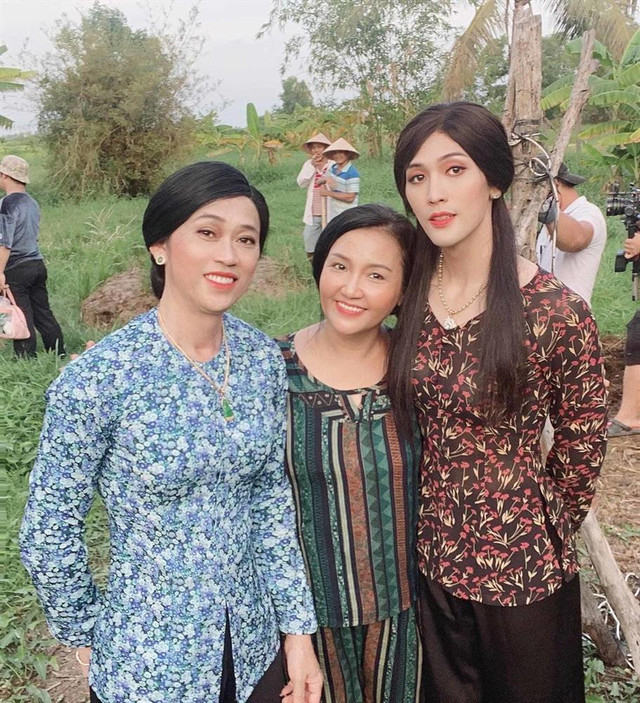 Hoài Linh lộ diện tiều tụy, râu ria rậm rạp trong thời gian ở ẩn - Hình 7 Hoai Linh lo dien tieu tuy, rau ria ram rap trong thoi gian o an-Hinh-7