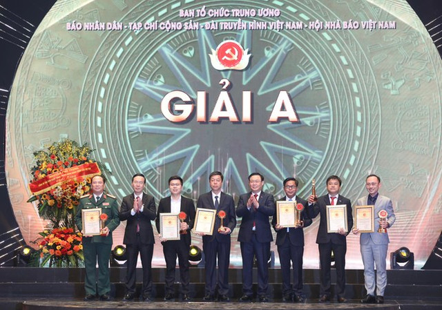 Chủ tịch Quốc hội: Báo chí tích cực đấu tranh phòng, chống tham nhũng, tiêu cực - Hình 3 Chu tich Quoc hoi: Bao chi tich cuc dau tranh phong, chong tham nhung, tieu cuc-Hinh-3