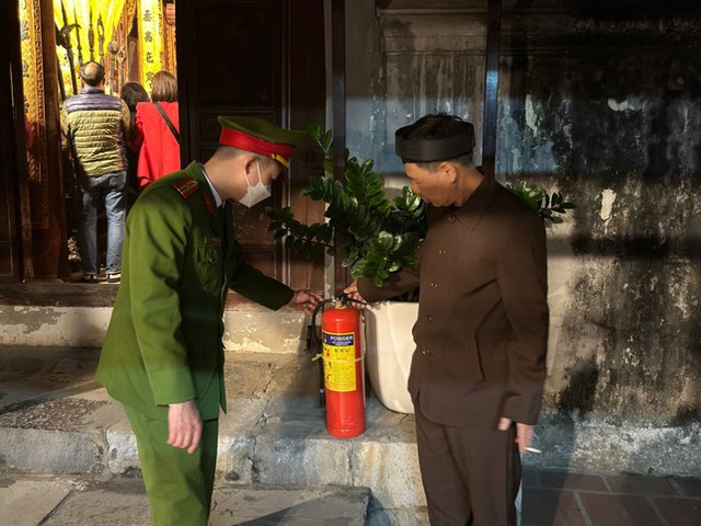 Hà Nội: Đồng loạt kiểm tra PCCC các điểm di tích, đền chùa Ha Noi: Dong loat kiem tra PCCC cac diem di tich, den chua