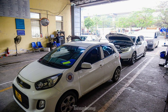 Hôm nay, các trung tâm đăng kiểm hoạt động trở lại Hom nay, cac trung tam dang kiem hoat dong tro lai