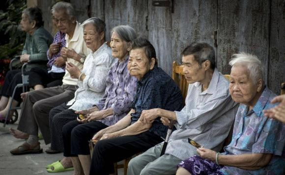 Ba không để người già sống hòa thuận cùng con cháu Ba khong de nguoi gia song hoa thuan cung con chau