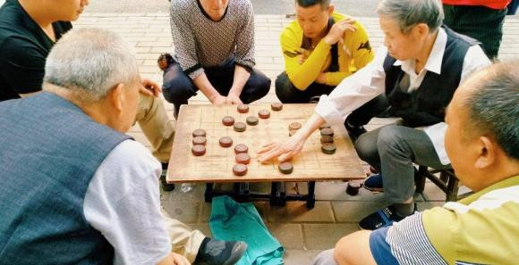 Ba không để người già sống hòa thuận cùng con cháu - Hình 2 Ba khong de nguoi gia song hoa thuan cung con chau-Hinh-2