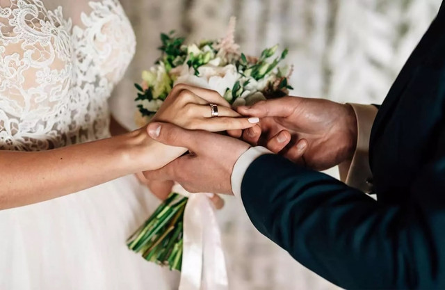 Tôi có nên “rổ rá cạp lại” với bạn thân của chồng cũ? Toi co nen “ro ra cap lai” voi ban than cua chong cu?