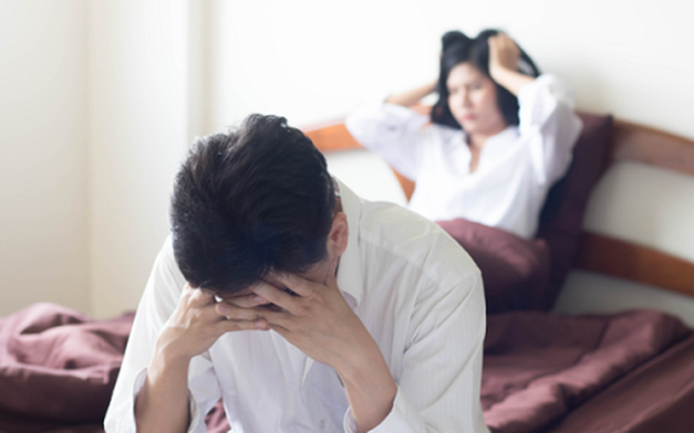 Lấy vợ hơn gần 20 tuổi, tôi tiêu không hết tiền vẫn muốn chia tay Lay vo hon gan 20 tuoi, toi tieu khong het tien van muon chia tay