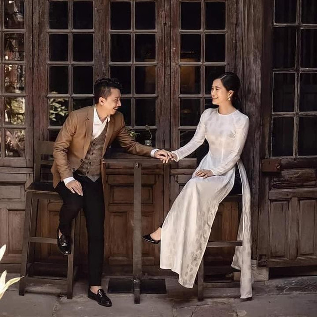 Hứa Minh Đạt và Hoài Linh bị khán giả ném đồ khi đang biểu diễn - Hình 3 Hua Minh Dat va Hoai Linh bi khan gia nem do khi dang bieu dien-Hinh-3