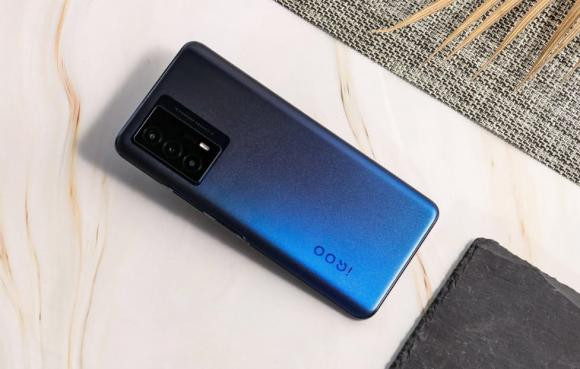 4 điện thoại di động phù hợp với cha mẹ vào năm 2022 - Hình 6 4 dien thoai di dong phu hop voi cha me vao nam 2022-Hinh-6
