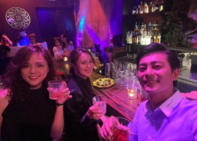Hồng Diễm, Thu Quỳnh hé lộ ảnh 'quẩy tới bến' cùng bạn diễn miền Nam trong phim mới - Hình 3 Hong Diem, Thu Quynh he lo anh 'quay toi ben' cung ban dien mien Nam trong phim moi-Hinh-3
