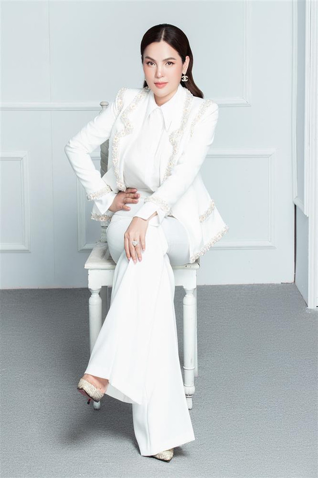 Phương Lê lên tiếng về nghi vấn chế lời “Quốc ca“ - Hình 2 Phuong Le len tieng ve nghi van che loi “Quoc ca“-Hinh-2