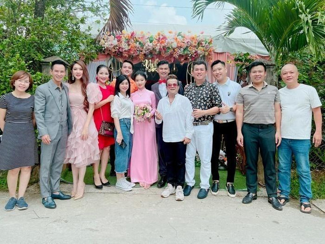 Tiết Cương U50 là "đại gia ngầm", yên vui bên vợ kém 26 tuổi - Hình 6 Tiet Cuong U50 la