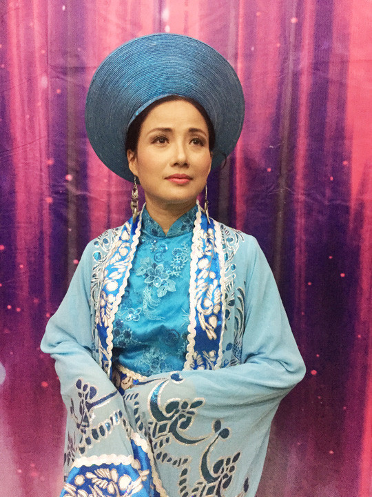 Phó Giáo sư - Tiến sĩ đẹp kiêu sa, từng đóng Nam Phương Hoàng hậu - Hình 9 Pho Giao su - Tien si dep kieu sa, tung dong Nam Phuong Hoang hau-Hinh-9