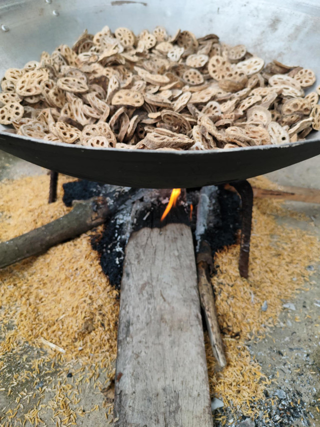 Loại củ “dầm bùn vẫn thơm” nay thành trà đặc sản 400.000 đồng/kg - Hình 4 Loai cu “dam bun van thom” nay thanh tra dac san 400.000 dong/kg-Hinh-4