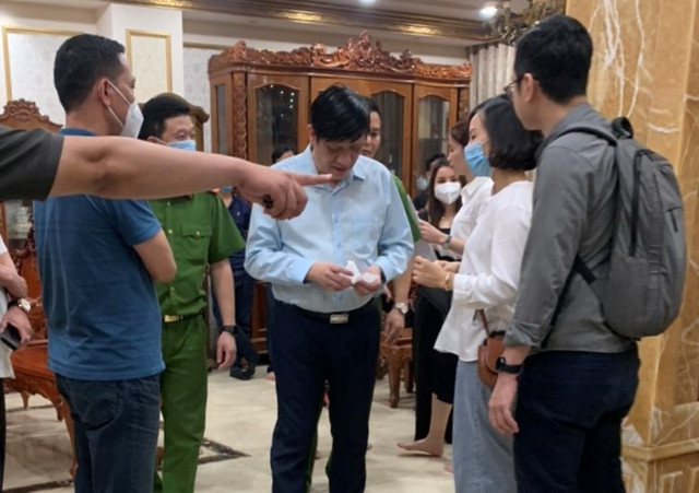 Nhiều cảnh sát xuất hiện tại nhà ông Nguyễn Thanh Long - Hình 2 Nhieu canh sat xuat hien tai nha ong Nguyen Thanh Long-Hinh-2