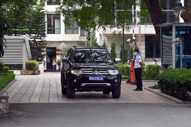 Nhiều cảnh sát xuất hiện tại nhà ông Nguyễn Thanh Long Nhieu canh sat xuat hien tai nha ong Nguyen Thanh Long
