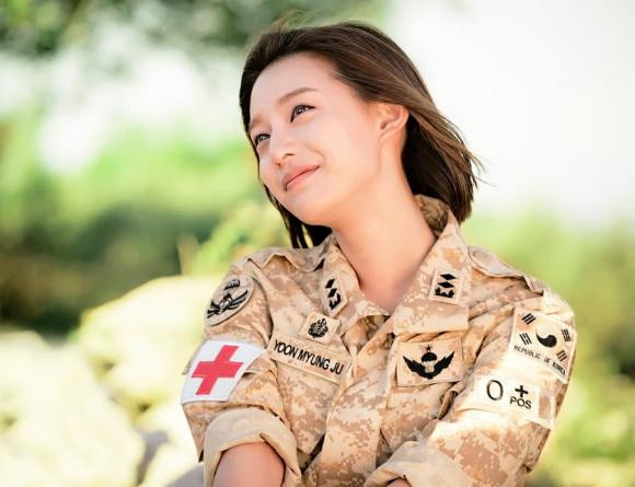 Dàn diễn viên "Hậu duệ mặt trời" sau 7 năm - Hình 7 Dan dien vien