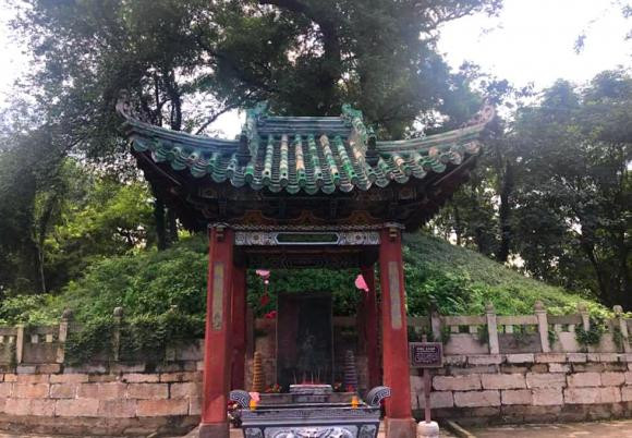 Mộ Gia Cát Lượng được đào lên, cảnh tượng bên trong gây chấn động - Hình 5 Mo Gia Cat Luong duoc dao len, canh tuong ben trong gay chan dong-Hinh-5