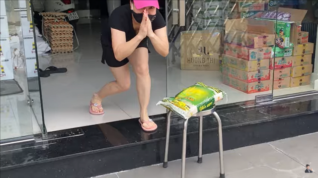 Việt Hương hỗ trợ cho đồng nghiệp đồ ăn nhưng xin chắp tay lạy vì điều này - Hình 2 Viet Huong ho tro cho dong nghiep do an nhung xin chap tay lay vi dieu nay-Hinh-2