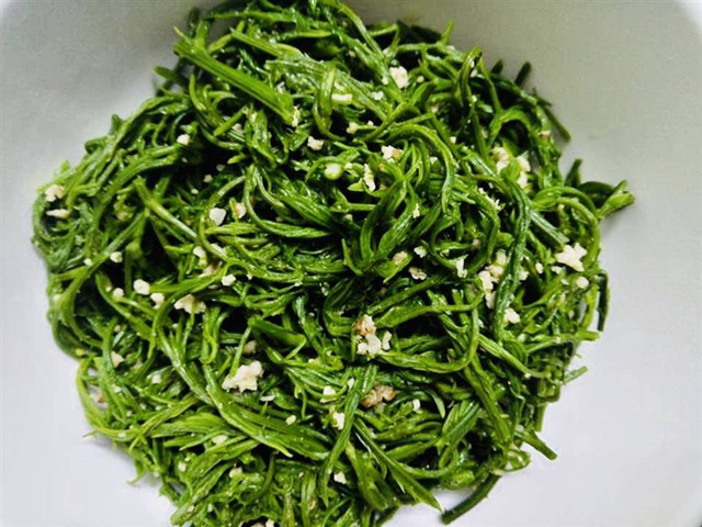 Loại rau đứng xa cả mét vẫn thấy hôi lại là món ngon khó cưỡng - Hình 3 Loai rau dung xa ca met van thay hoi lai la mon ngon kho cuong-Hinh-3