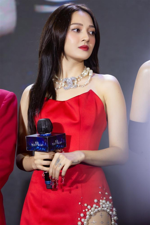 Bảo Anh liên tiếp lộ vòng 1 phẳng lỳ, vẻ sexy ngày xưa đâu rồi? - Hình 6 Bao Anh lien tiep lo vong 1 phang ly, ve sexy ngay xua dau roi?-Hinh-6