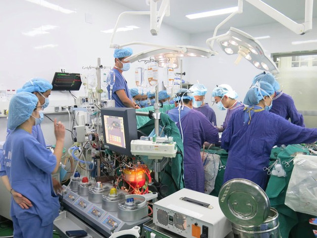 Chưa đầy 24 giờ chạy đua cứu 8 bệnh nhân từ 2 người chết não Chua day 24 gio chay dua cuu 8 benh nhan tu 2 nguoi chet nao