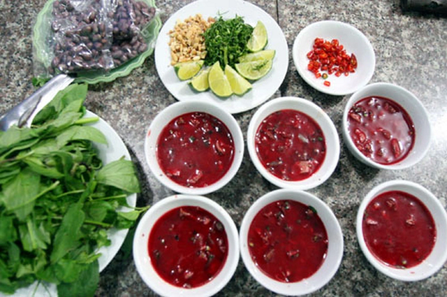 Người đàn ông tử vong sau khi ăn tiết canh lợn Nguoi dan ong tu vong sau khi an tiet canh lon