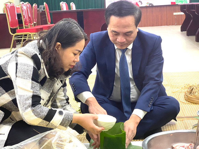 Tố chức gói bánh chưng nhân dịp Tết Giáp Thìn 2024 - Hình 5 To chuc goi banh chung nhan dip Tet Giap Thin 2024-Hinh-5